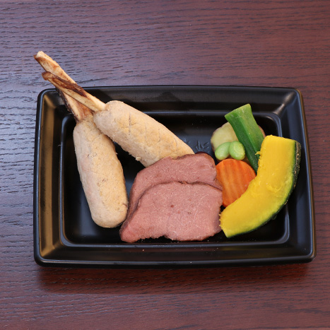 鹿肉の骨付きソーセージ＆鹿肉のロースト